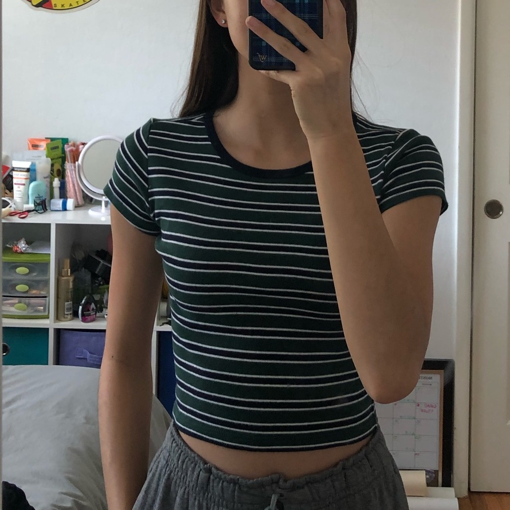 BRANDY MELVILLE cropped tee